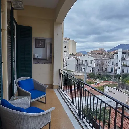 Kmc - Yellow Appartement *